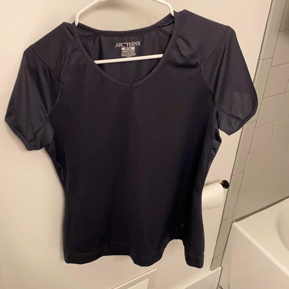 Women’s Arc’teryx fitness top